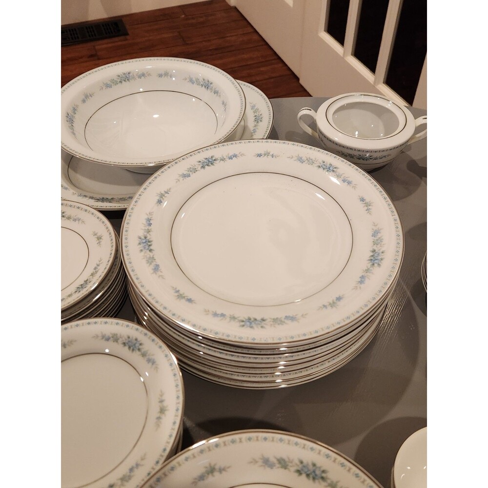 Set Of 56 Rose China Roselawn 3706 Japan. Plates, Bowls, Cups, Platter - Picture 4 of 5
